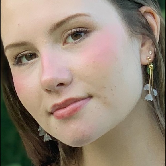 5 for $30 💕 Lily of the Valley Earring - Picture 2 of 3